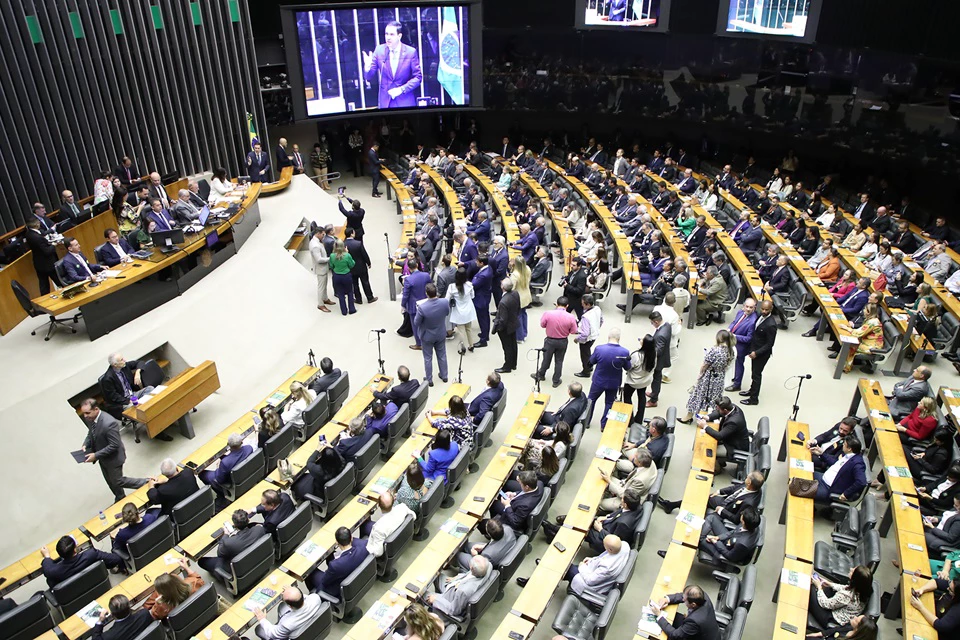 Câmara conclui votação da desoneração da folha de pagamento - Papel News