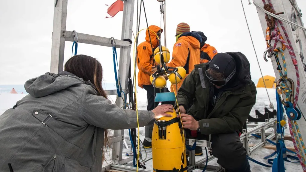 Engenheiros da NASA estão desenvolvendo sondas robóticas submersíveis para medir o derretimento das plataformas de gelo na Antártida - Papel News