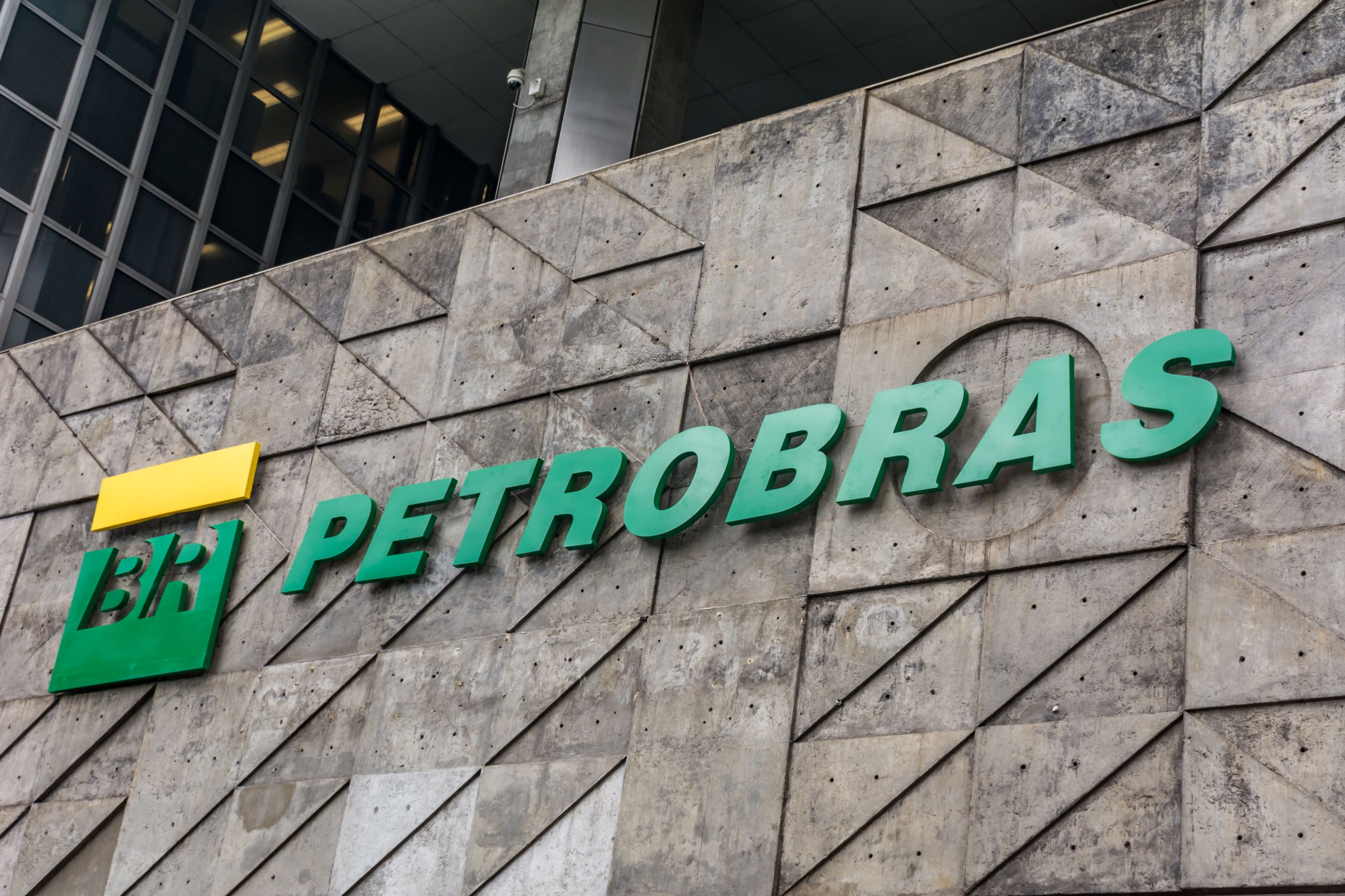 Hoje Quarta-feira, notícias do dia 18/09/2024, Petrobras Conquista 1 Milhão de Acionistas, 20240918 - Papel News